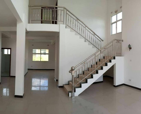 double-storey-4-bedroom-in-silverest-gardens-big-8