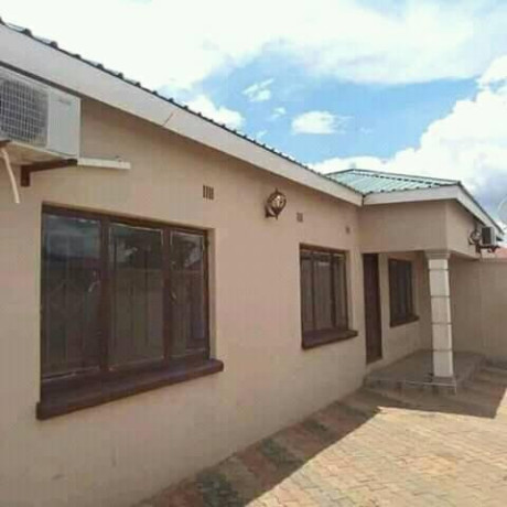 neat-and-spacious-3-bedroom-flat-in-libala-south-big-5