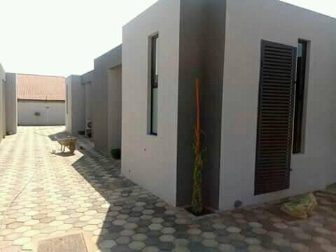 beautiful-and-executive-2-bedroom-flat-for-rent-in-meanwood-ibex-near-the-main-gate-big-1