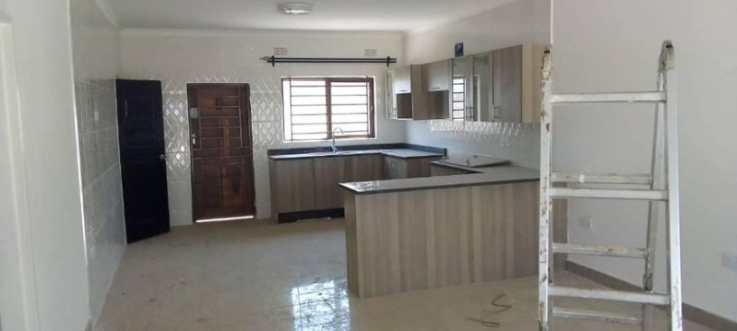 newly-built-spacious-2-3-bedroom-flats-in-chalala-big-4