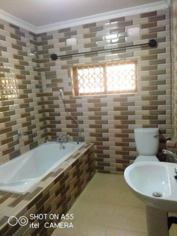 3-bedroom-flat-in-meanwood-ibex-big-5