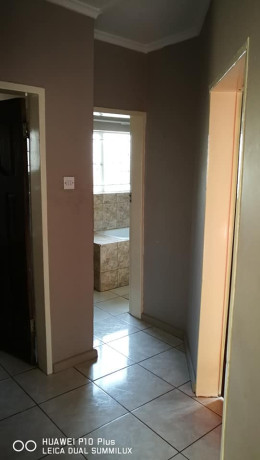 avondale-2-bedroom-flat-with-aircons-big-5