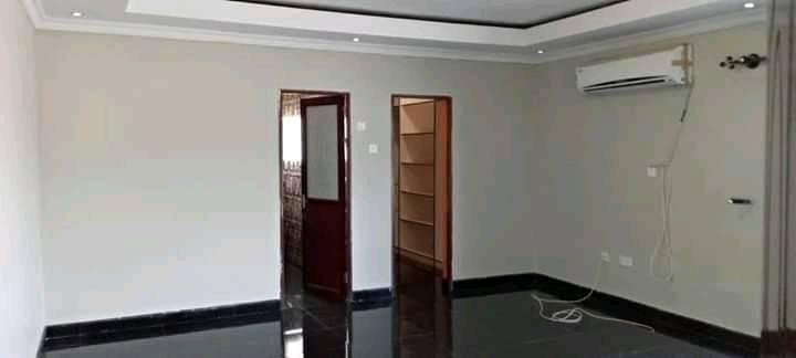 spacious-3-bedroom-flats-for-rent-big-1