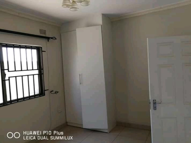 neat-and-spacious-2-bedroom-flat-for-rent-big-1