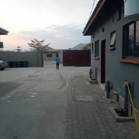 executive-1-bedroomed-flat-in-makeni-big-2