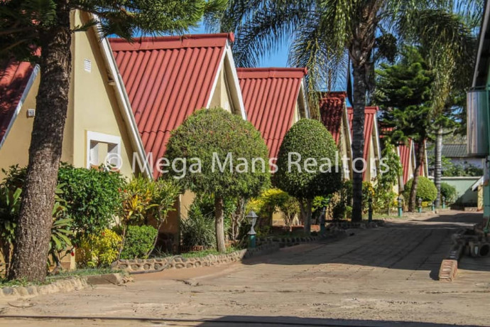 lodge-for-sale-in-livingstone-big-4