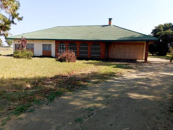 five-bedroom-farm-house-with-cottages-and-chicken-runs-big-1