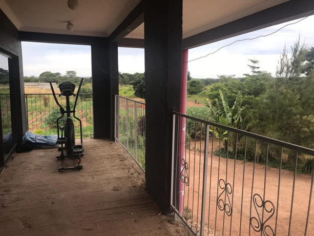 executive-stand-alone-house-in-silverest-big-0