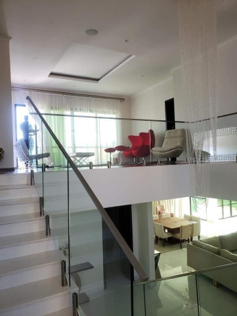 executive-5-bedroom-home-on-1-acre-plot-big-4