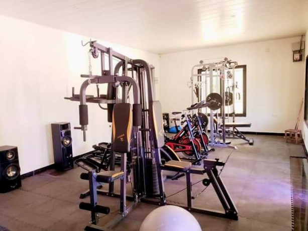 executive-5-bedroom-home-on-1-acre-plot-big-2