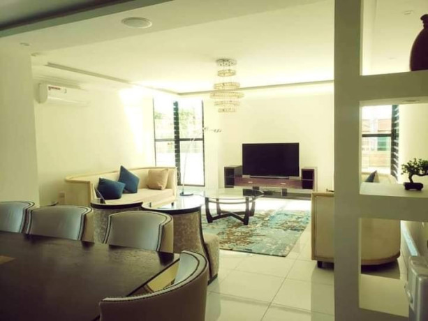 executive-5-bedroom-home-on-1-acre-plot-big-8