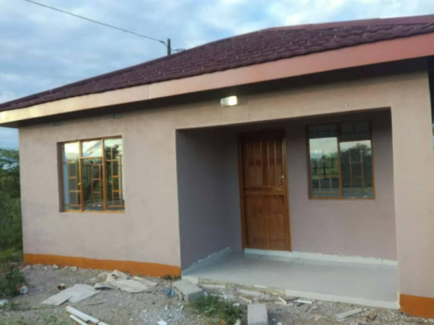 fitted-bachelor-pad-with-water-and-electricity-titled-deed-big-4
