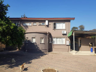 executive-5-bedroom-house-with-swimming-pool-and-cottage