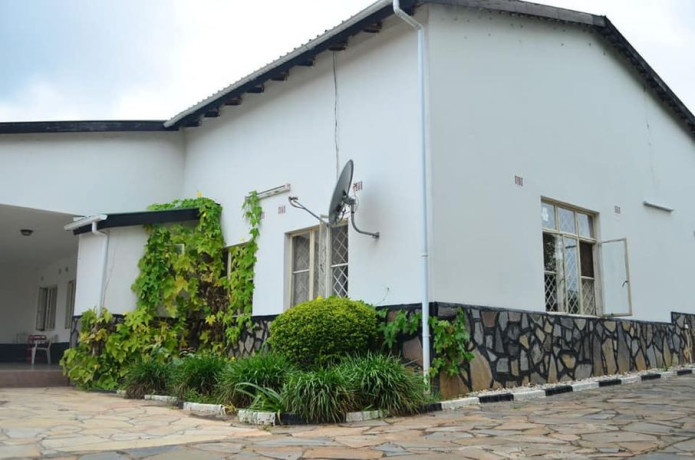 4-bedroom-house-in-olympia-big-1