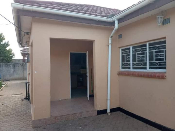 4-bedroom-standalone-house-in-woodlands-chalala-big-2