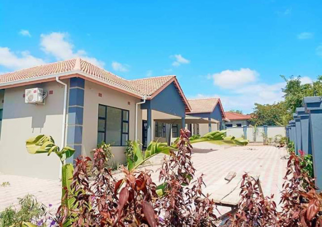 roma-park-three-bedroomed-semi-detached-flats-big-6