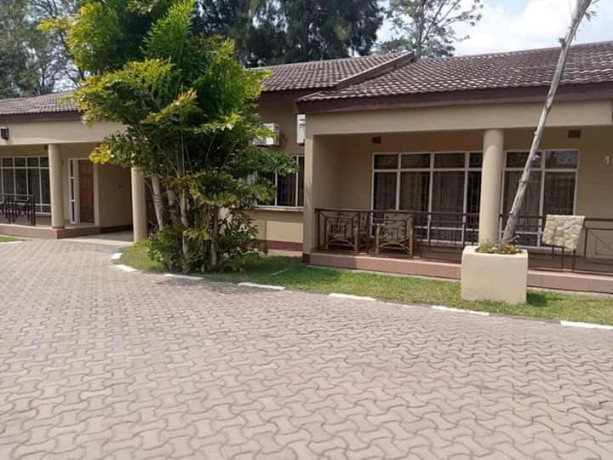 3-bedroom-flat-for-rent-in-kabulonga-big-8