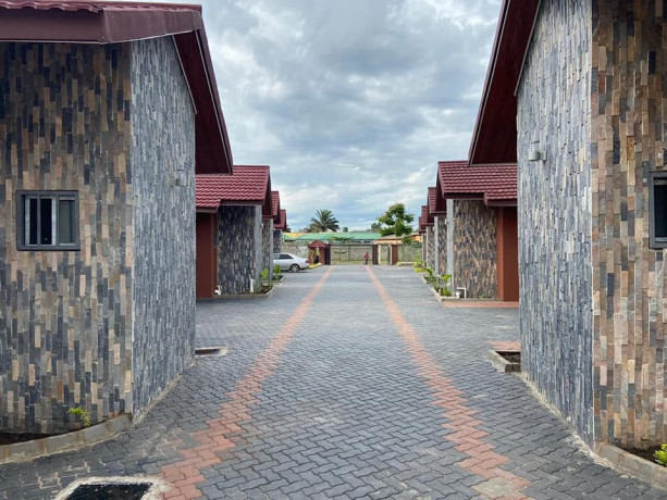 9-flats-with-swimming-pool-in-olympia-big-1