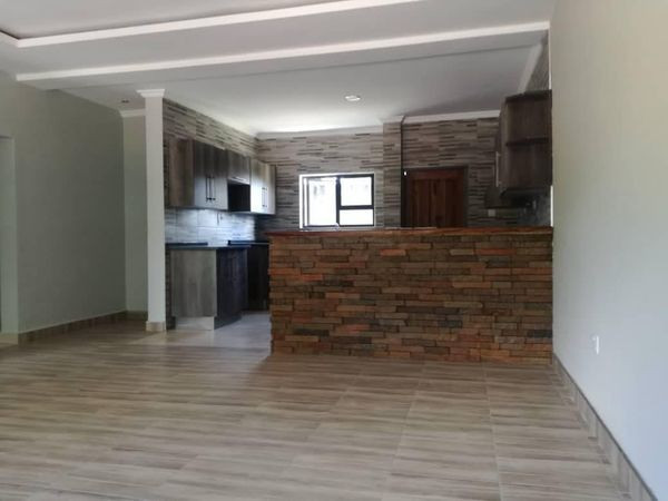 beautiful-4-bedroom-standalone-house-in-north-mead-big-3