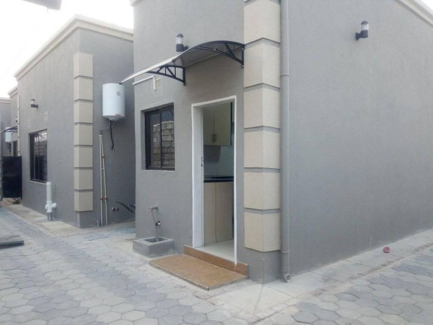 neat-2-bedroom-flat-in-meanwood-ibex-big-2