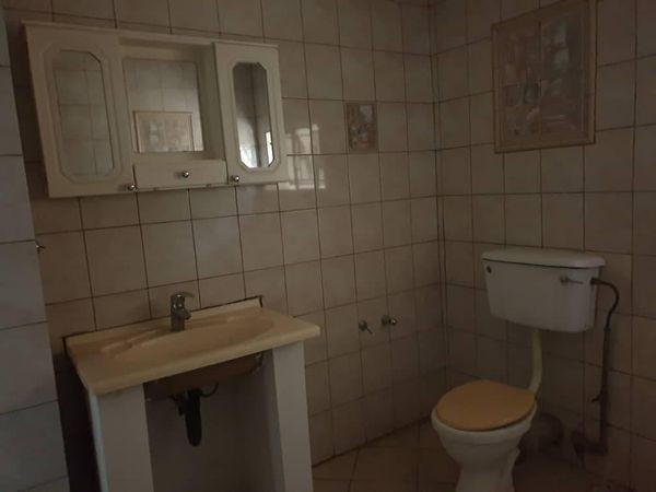 1-bedroom-cottage-in-avondale-big-2