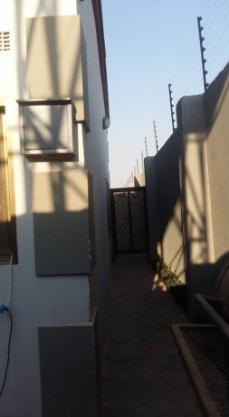 3500-2-bedroom-flat-in-luneta-lusaka-big-6