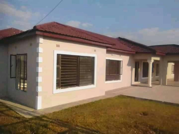 3-bedroom-semidetached-flat-for-rent-in-meanwood-vona-valley-big-2