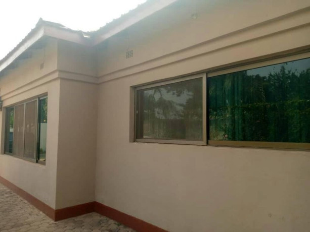 executive-3-bedroom-family-house-in-makeni-bonaventure-big-2