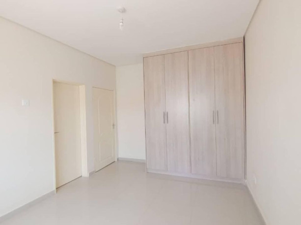 neat-and-spacious-2-bedroom-flat-in-woodlands-borderview-big-0