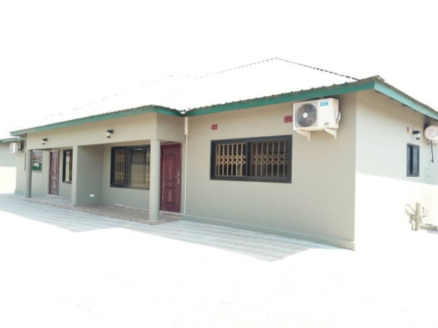 neat-and-spacious-2-bedroom-flat-in-woodlands-borderview-big-4