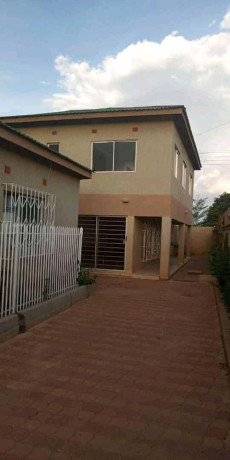 phi-executive-three-bedroomed-master-big-4
