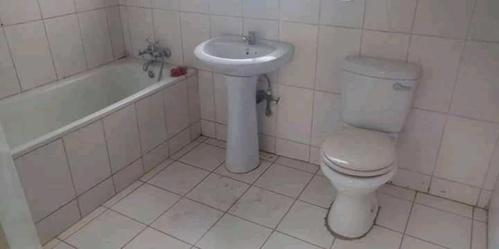 phi-executive-three-bedroomed-master-big-2