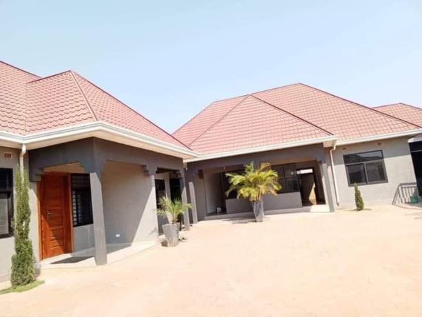 2-bedroom-flat-for-rent-in-chalala-big-7