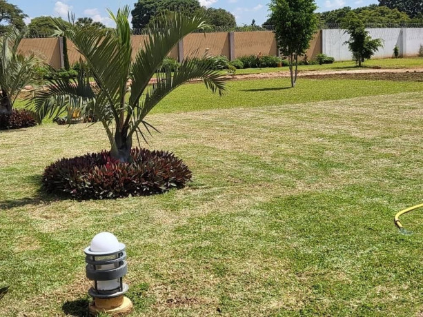 4-bedroom-flats-for-sale-in-lilayi-estate-big-2