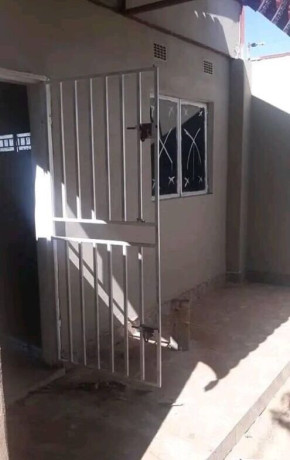 bedsitter-for-rent-in-makeni-big-2