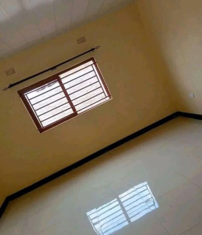 2-bedroom-flat-for-rent-in-chalala-big-4