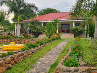 luxurious-4-bedroom-house-in-livingstone