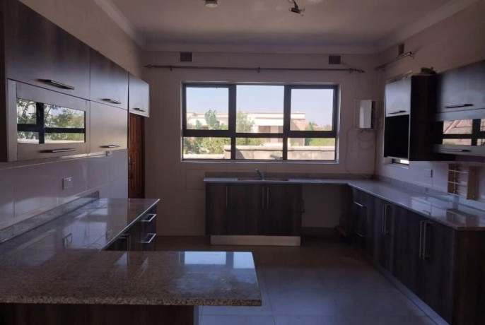 3-bedroom-house-for-rent-in-roma-park-big-2