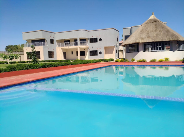 luxurious-7-bedroom-house-in-ibex-meanwood-big-0