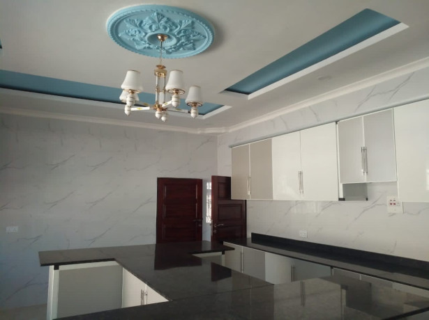 luxurious-7-bedroom-house-in-ibex-meanwood-big-7