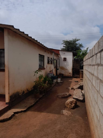 3-and-2-bedroom-free-stands-in-the-same-yard-big-0