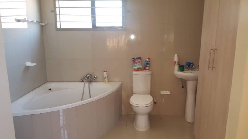 2-bedroom-flats-for-sale-in-meanwood-big-5