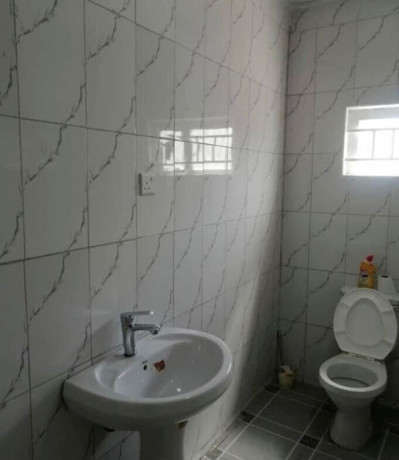 2-bedroom-flat-for-rent-in-meanwood-big-5