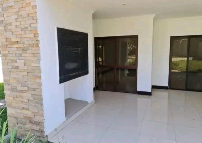 3-bedroom-house-for-rent-in-roma-park-big-1