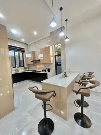 3-bedroom-apartment-in-ibex-hill-big-2