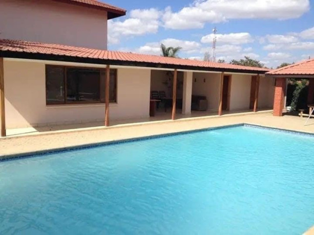 4-bedroom-apartment-for-rent-in-rhodes-park-big-1