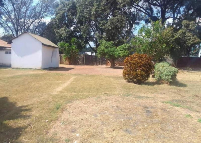spacious-4-bedroom-house-in-rhodes-park-for-sale-big-2