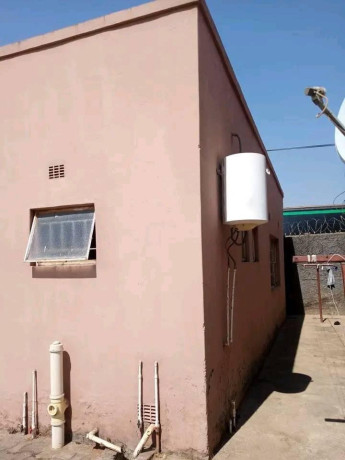 1-bedroom-flat-for-rent-in-kamwala-south-big-3