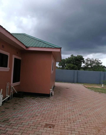 3-bedroom-flats-for-sale-in-ibex-meanwood-big-1