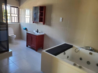 7-bedroom-house-for-sale-in-meanwood-ibex